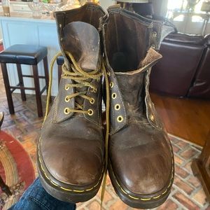 Vintage brown Dr. Martens 1460 men’s boots